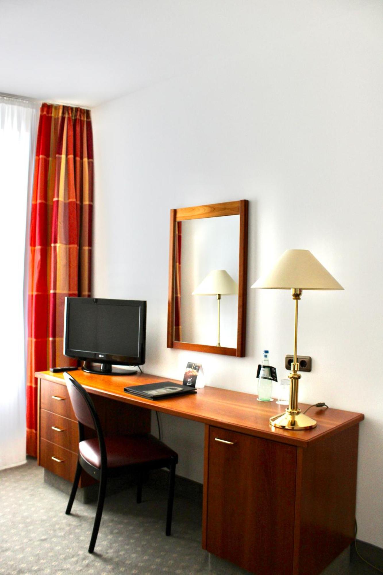 Hotel Alma Am Anger Erfurt Bagian luar foto